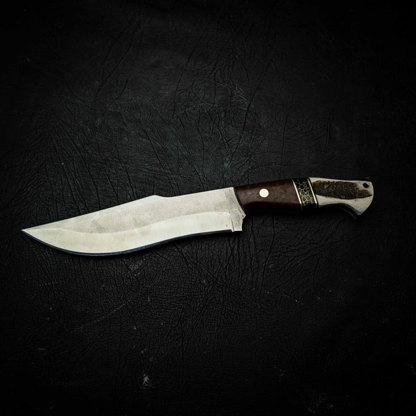 XL Hunter – Satin N690 with Tassie Blackwood, TruStone Spacer & Deer Antler — Detail view | Iron Gate Knives