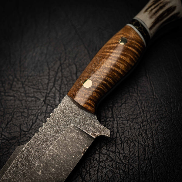 N690 Hunter – Stonewashed Finish