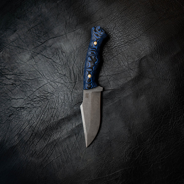 Wide Hunter — Dark Blue & Black Layered G10, Rock Face