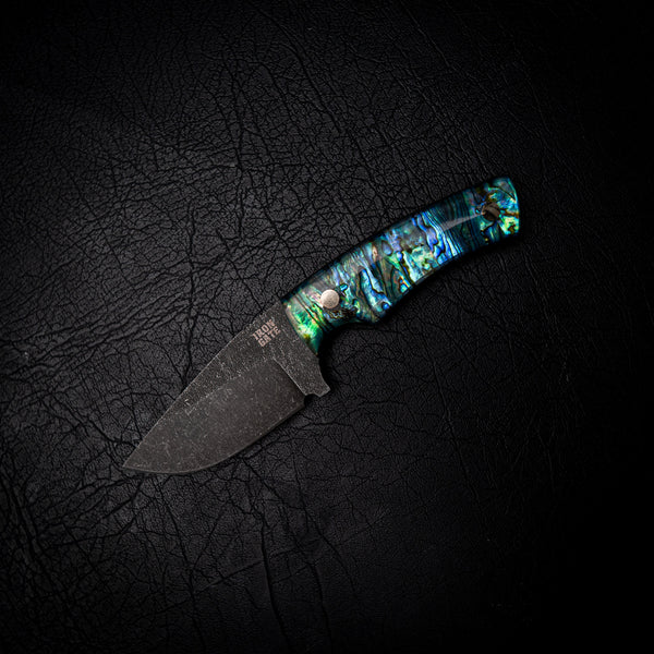 Skinner — N690 Dark Stonewashed / Natural Abalone Shell