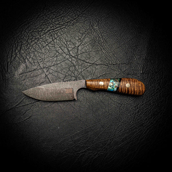 N690 Ergo Skinner – Ringed Acacia with Abalone Inlay