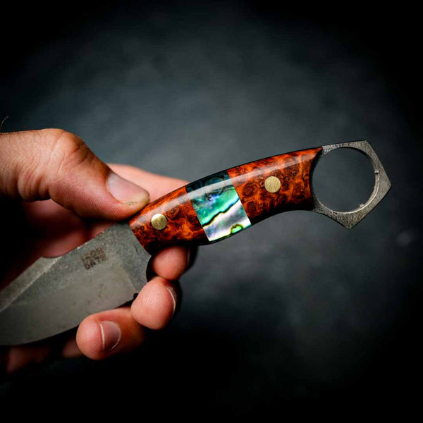 Mini Hunter – Stonewashed N690 | Amboyna Burl & Abalone Inlay