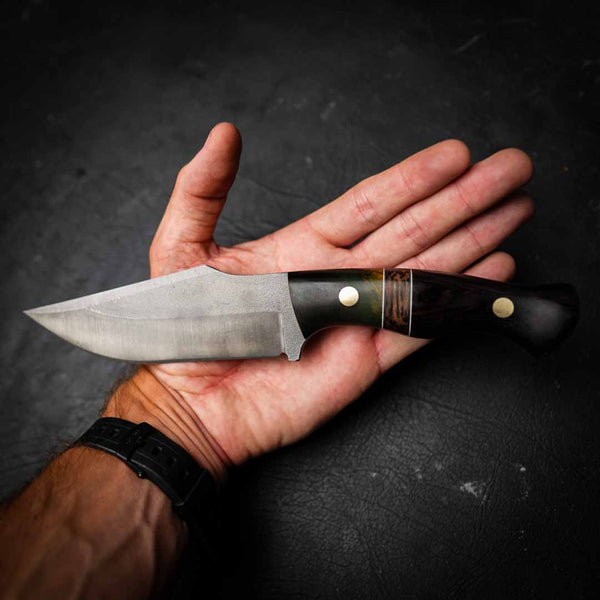 Wide Hunter – Stonewashed N690 | Wenge, Green Dyed Maple & Banksia