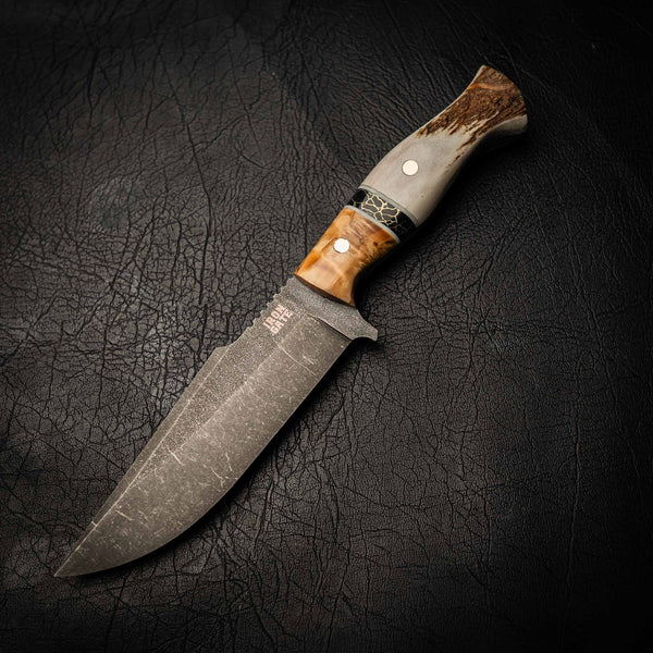 N690 Hunter – Stonewashed Finish