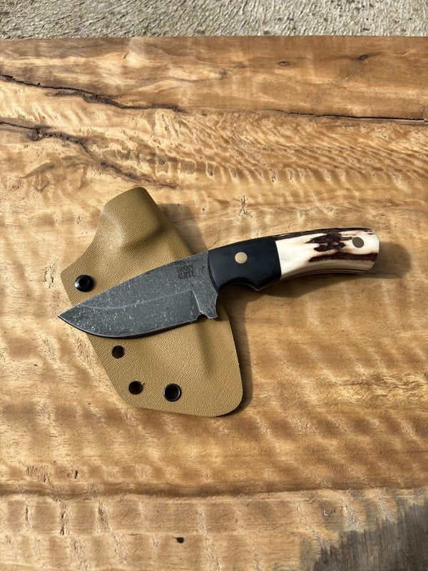 Stonewash skinner with Deer Antler Handle
