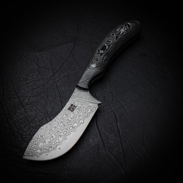 Ergo Skinner – Damascus Steel with Aluminium Foil Carbon Fiber