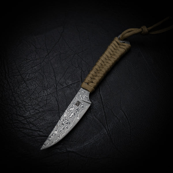 Compact Utility Knife – Damascus Steel with Brown Paracord Wrap