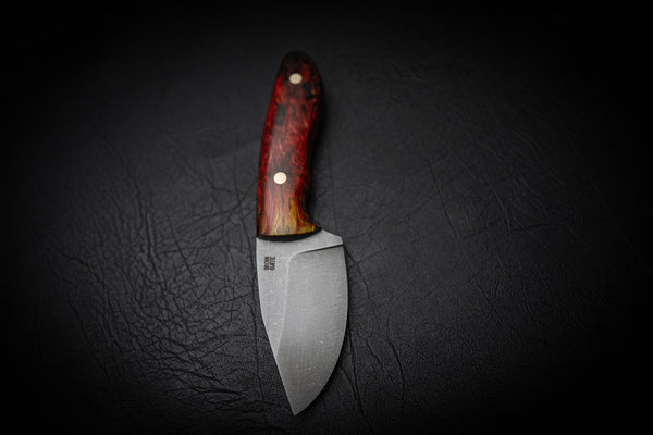 Large Skinner – 80CRV2 Steel with Dyed Stabilised Birch Wood