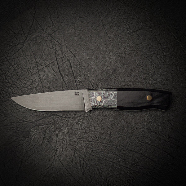 Stonewashed Bushcraft Knife – Stainless Steel & G10 Damascus