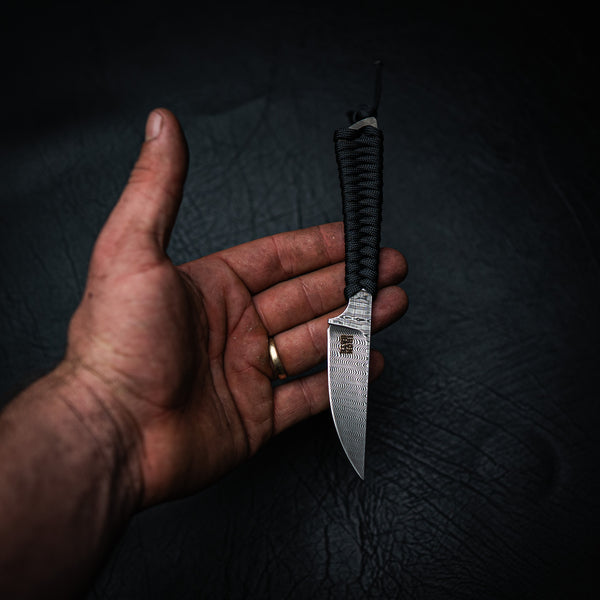 Stainless Ladder Damascus Paracord Utility Knife – Black Wrap