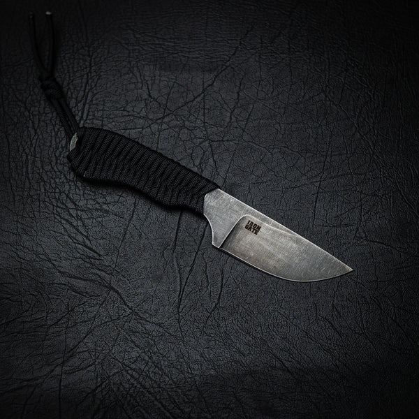 80CrV2 Paracord Drop Point Hunter – Black Wrap