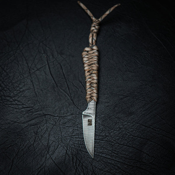 Stainless Ladder Damascus Utility Knife – Desert Camo Paracord