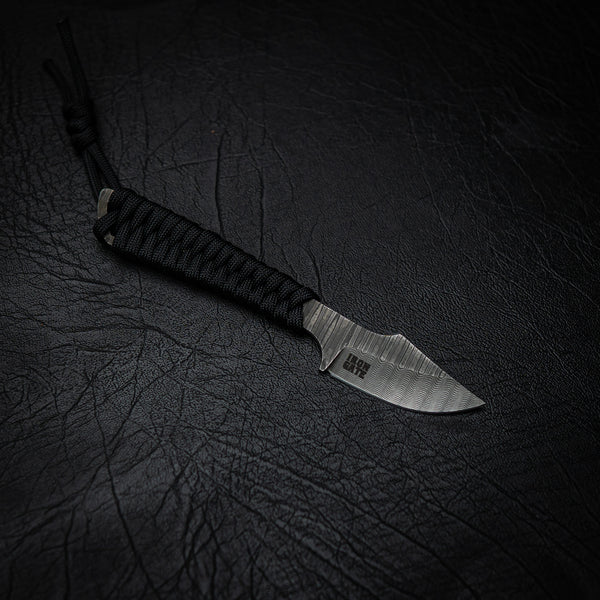 Stainless Ladder Damascus Mini Hunter – Black Paracord