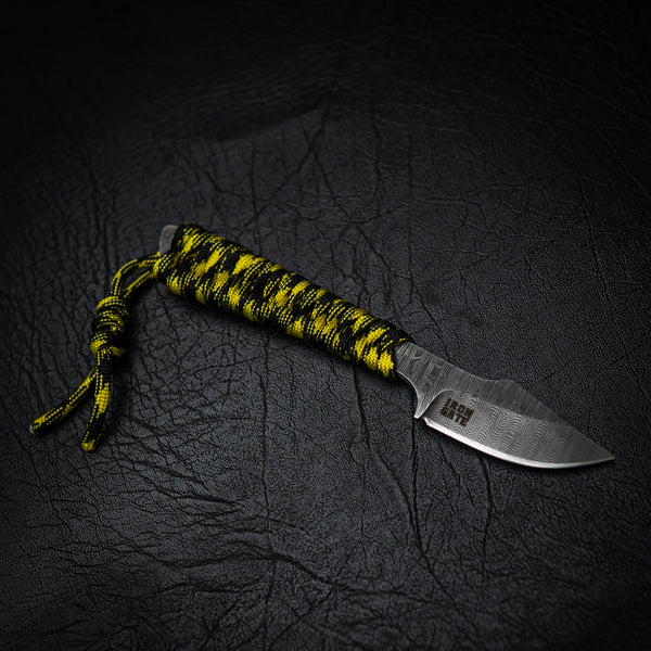 Stainless Ladder Damascus Mini Hunter – Yellow and Black Paracord