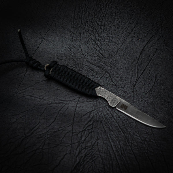 Ladder Damascus Caping Knife – Black Paracord