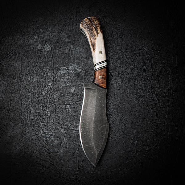 Kukri Junior – Ringed Gidgee, White & Gold TruStone, Brass Spacers & Deer Antler Pommel