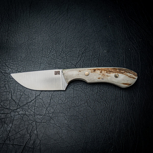 Drop Point Hunter – Magnacut Steel & Full Antler Handle