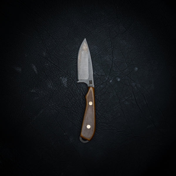 Ergo Skinner – N690 Steel | Vintage Richlite Handle