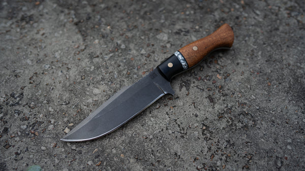 Hunting Knife – Buffalo Horn, White Trustone & Tasmanian Blackwood Handle