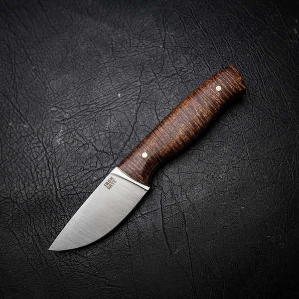 Skinner – Elmax Steel, Satin Finish, Curly Acacia Handle